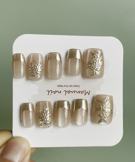MOONLEE Vanilla Pearl Parfait 10-piece press-on nail set display - ivory pearl gold tip
