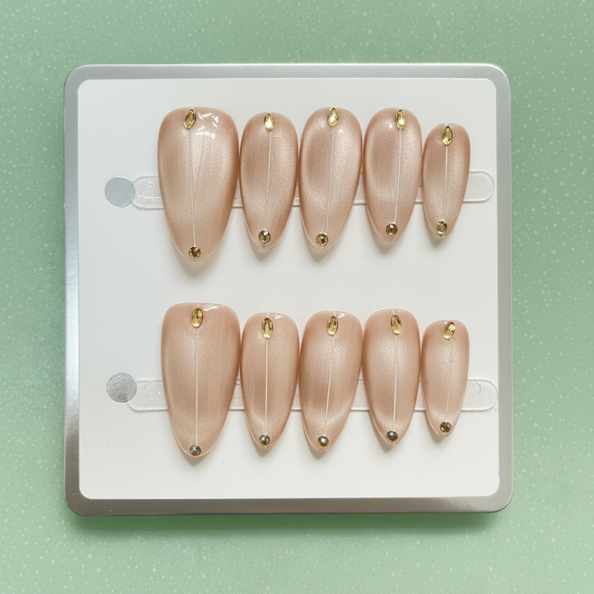 MOONLEE Golden Praline 10-piece press-on nail set display - warm gold metallic