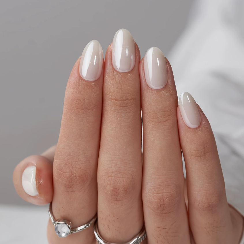 MOONLEE Ivory Pudding short almond press-on nails - ivory white pearl shimmer
